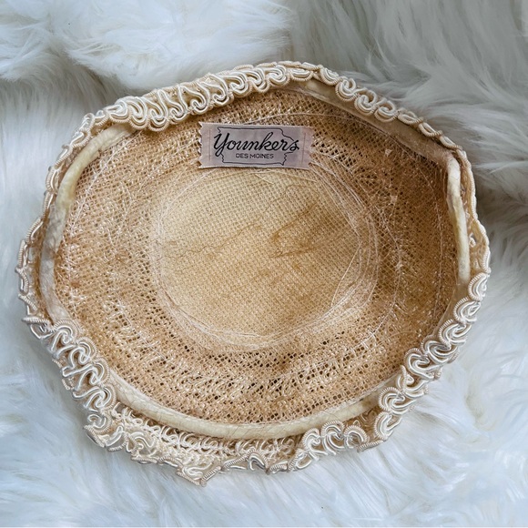 Vintage Younkers Ivory Cream and White Fascinator Hat with Veil - Picture 3 of 8